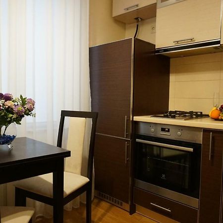 Квартира Рядом С Метро Kharkiv Bagian luar foto