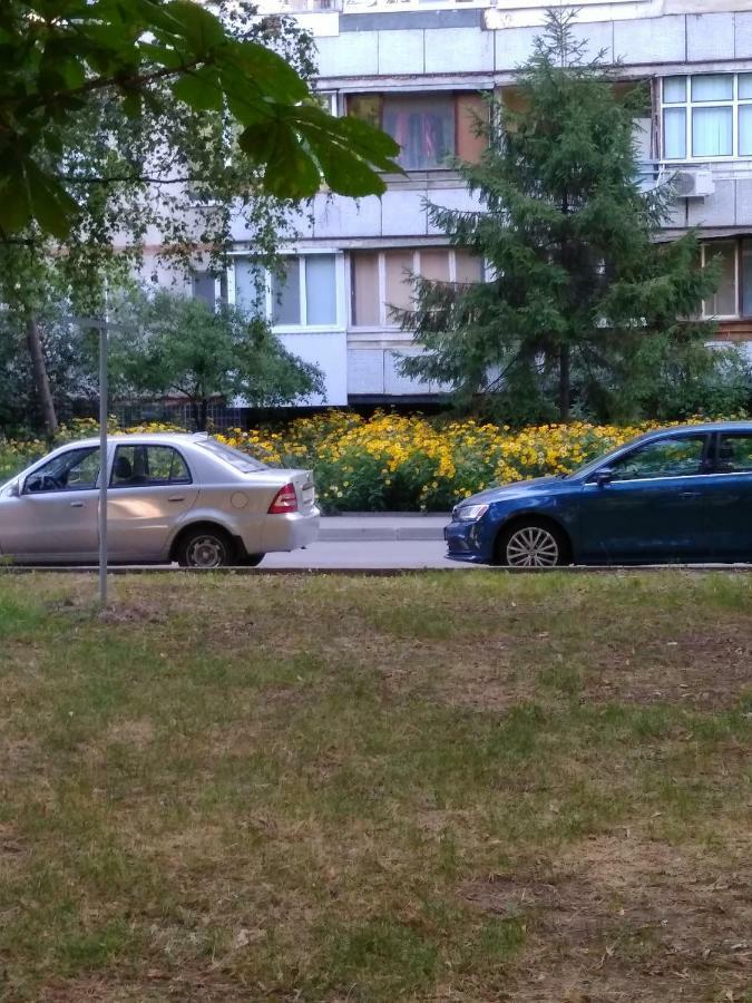 Квартира Рядом С Метро Kharkiv Bagian luar foto